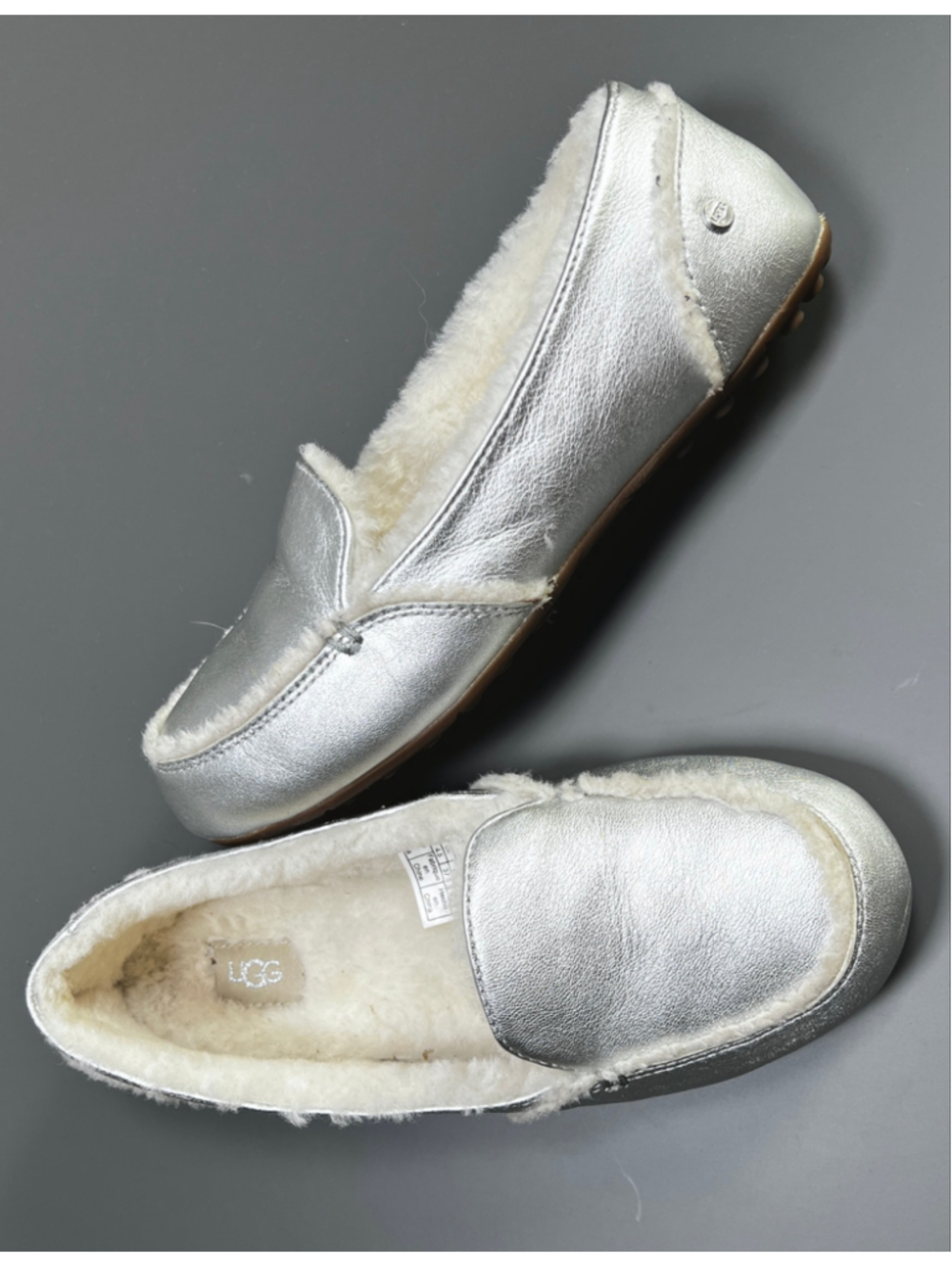 UGG Womans Slippers Size 6.5 Silver Metallic Shearling Fur Lined Loafers Casual